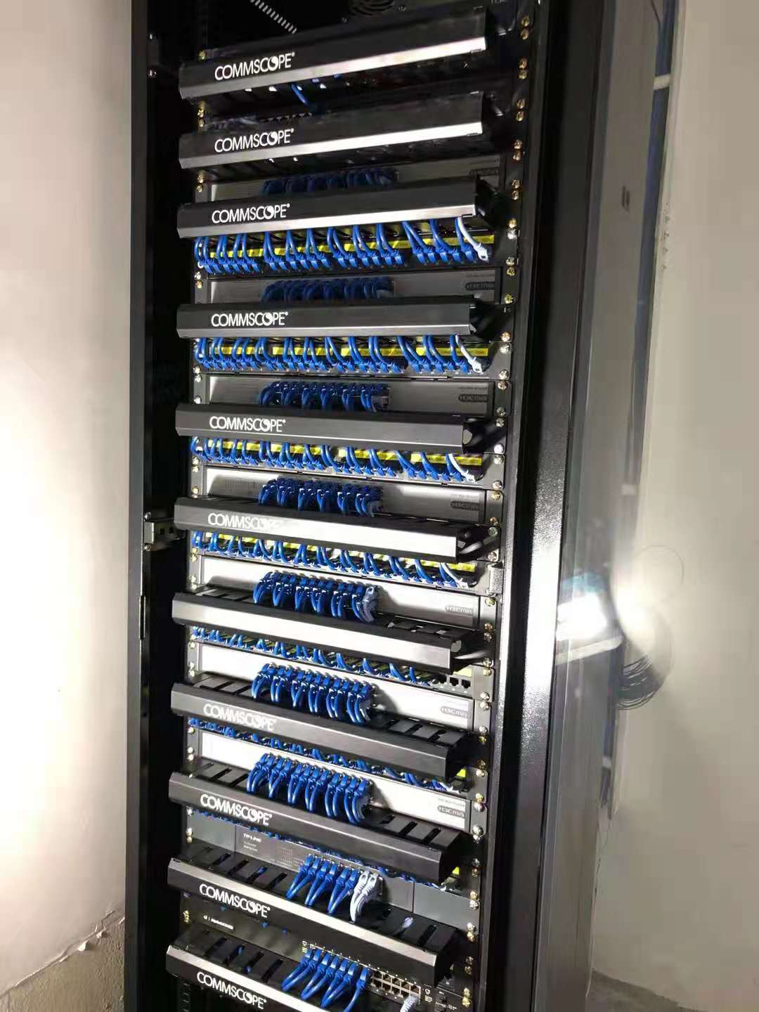 平天科技網絡工程解決方案 專業機柜與綜合布線服務